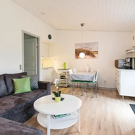 1 Bedroom Lovely In Lejlighed Neksø